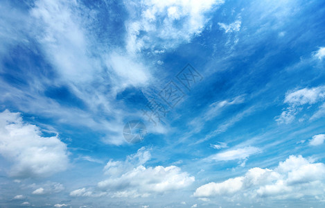 蓝色天空和白云的爆图片