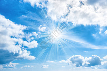 太阳与光照耀在蓝天白云上图片
