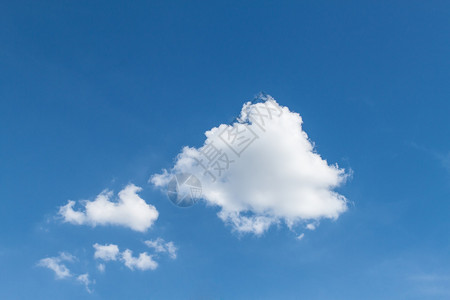 蓝天和云彩自然背景图片