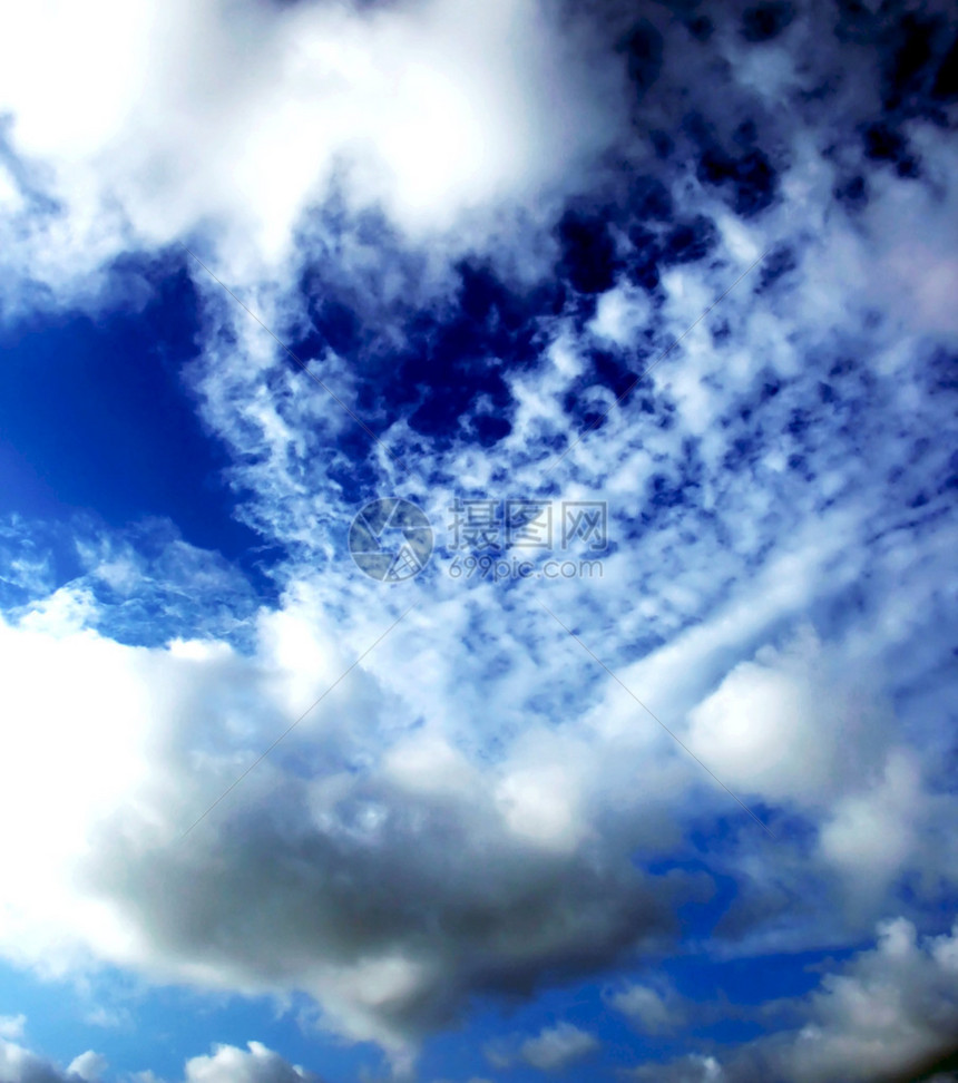 漂亮的蓝天背景和白云图片