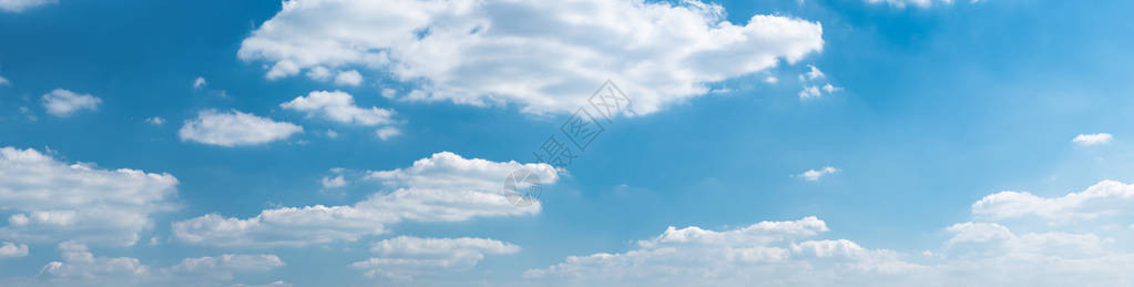 美丽的蓝色天空的全景炎图片