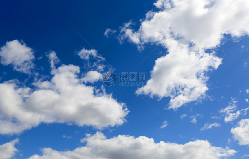 抽象的春天蓝白云图片