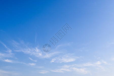 晴朗的蓝天与云彩早晨天背景图片