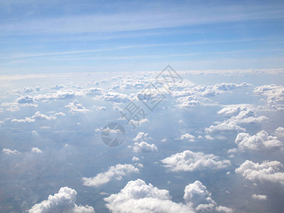 蓝天白云飞机窗外的景色图片