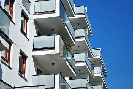 公寓楼的现代立面图片