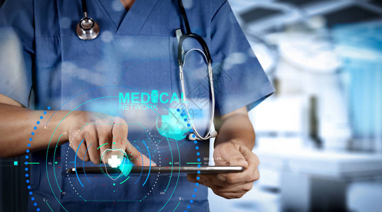 具有圆形AR图的保健和医疗服务以现代计算机界面为医学概念的医学生图片
