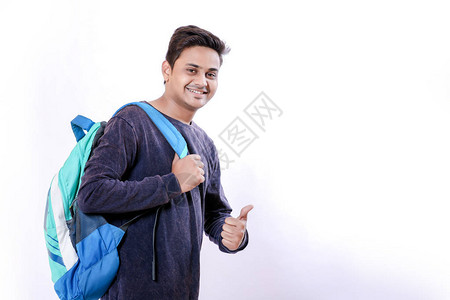 有袋子的印地安大学生图片