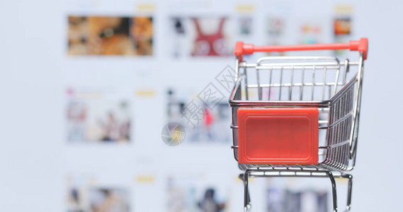 网上购物概念小推车图片