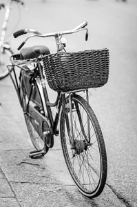 黑白复古自行车图片