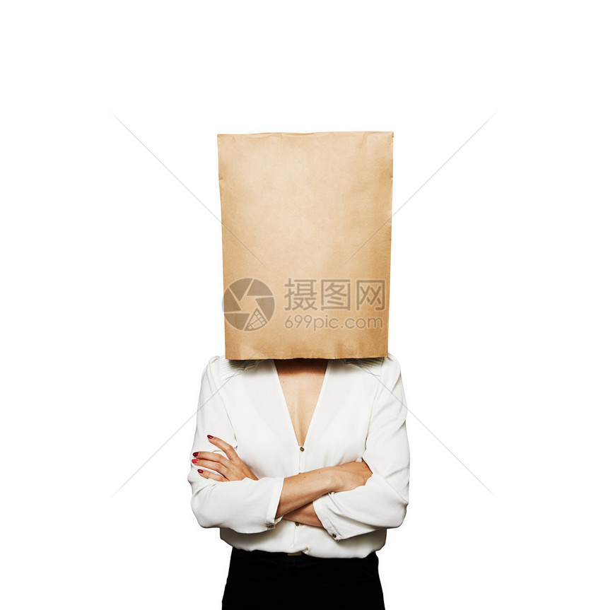 商业妇女躲在纸袋下孤立图片