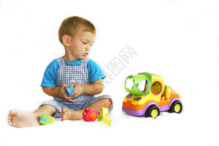 小男孩玩具卡车白色图片