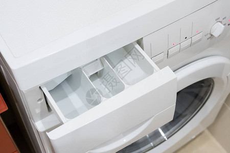 洗衣机中洗衣粉的打开托盘图片