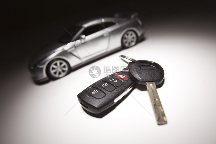 车钥匙遥控和运动车图片