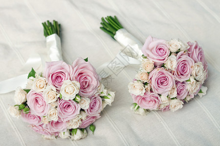 两束粉红玫瑰婚礼图片