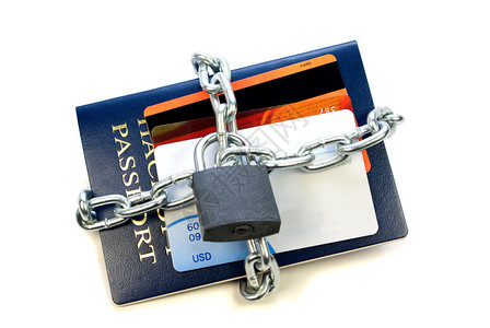 个人信息保护概念护照和信用卡借记卡链紧贴在图片