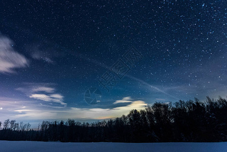 明亮的暗夜天空冬季夜间有斯普罗塞图片