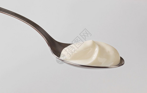 一勺光滑的原味酸奶图片
