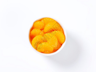 一碗去皮橘子片加淡糖浆背景图片