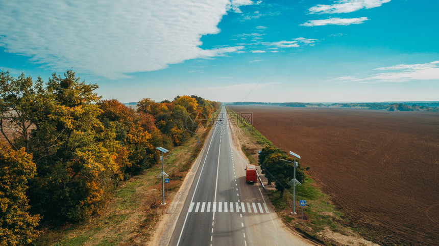 乌克兰新公路的空中观察图片