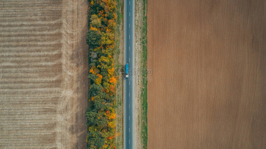 乌克兰新公路的空中观察图片