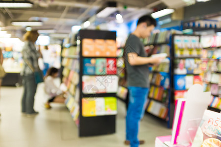 书店人们阅读和购物书图片