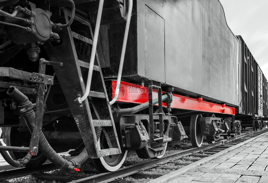 一辆古董蒸汽列车的黑色和白色轮接等图片