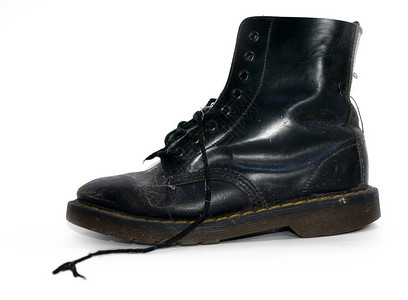 黑色破旧的工作靴图片