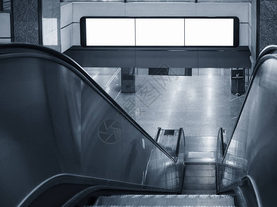 使用扶梯模拟版媒体显示地铁站modelMediaDhaowingSu图片