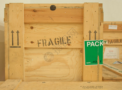 用于运输易碎物品的木箱图片