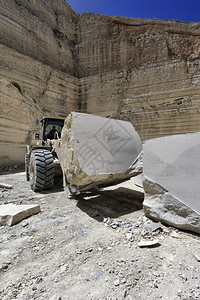 意大利理石切割厂石坑图片