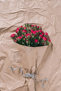 包装纸上美丽的玫瑰花图片