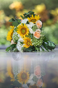 美丽的婚礼向日葵花束图片