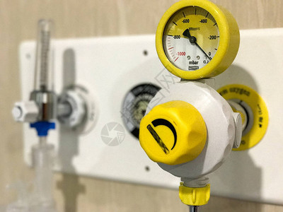 病房内的氧气分配器图片