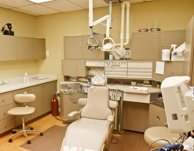 牙医手术室的空椅子图片