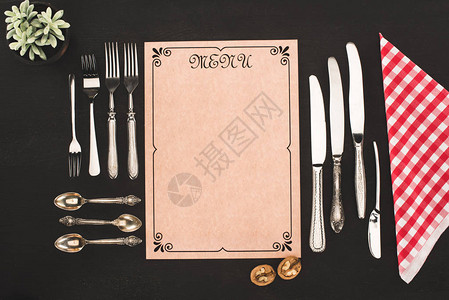 黑色上装饰空白菜单和旧餐图片