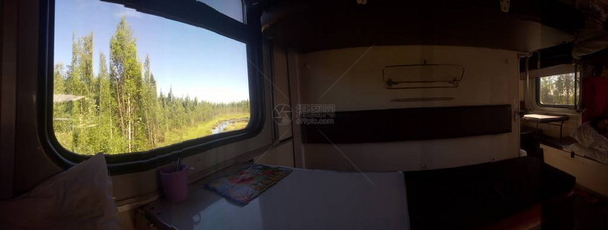 在俄罗斯火车的预留座位上的地方图片