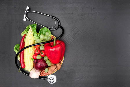 听诊器各种有机蔬菜和水果的顶部视图图片