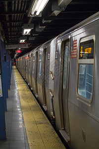 地铁站火车列美国纽约曼哈顿南渡口图片