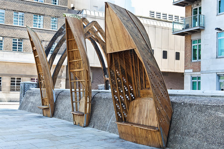 人行道长椅由木制成形状像伦敦图片