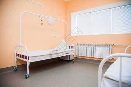康复室在医院内提供床铺和舒图片