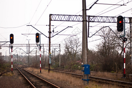 火车站附近的火车红灯图片