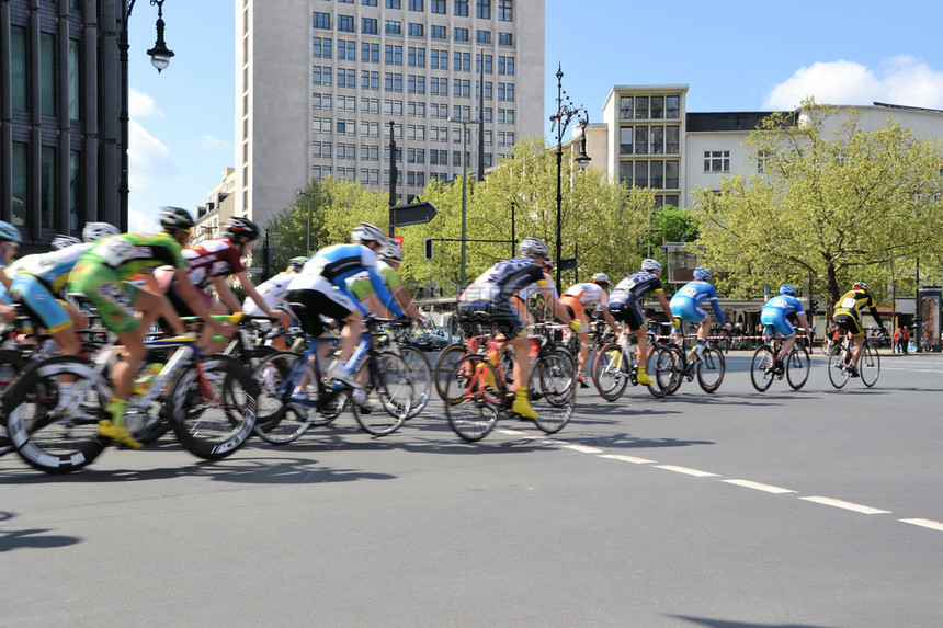 柏林街头的自行车比赛图片