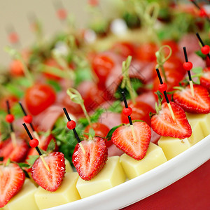 开胃菜美食带奶酪和草莓的甘背景图片