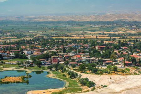 土耳其靠近Pamukkale的小镇风景在阳图片
