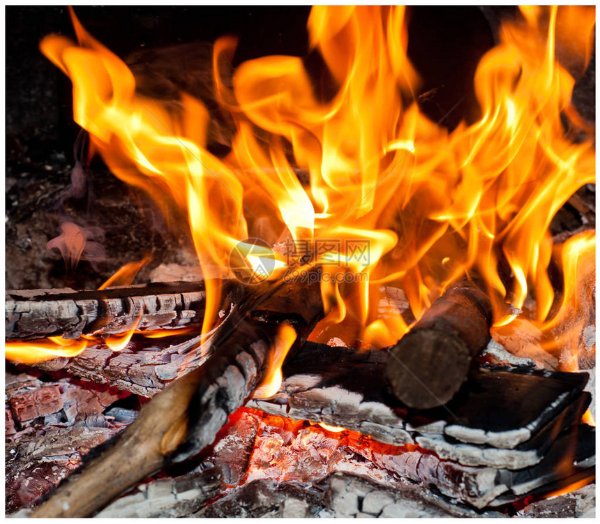 火烧木头的背景图片