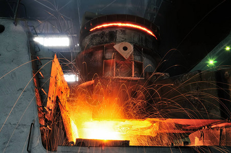 重工业冶金厂生产钢铁高清图片