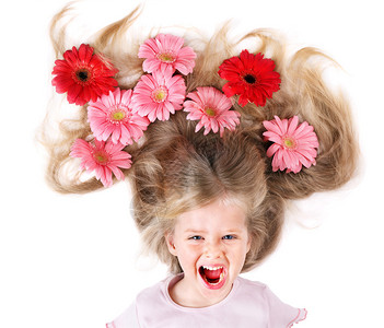 长发和鲜花的可爱小女图片