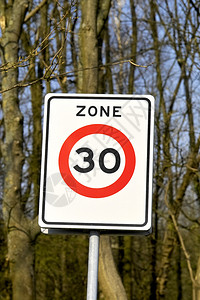 30区限速路标图片