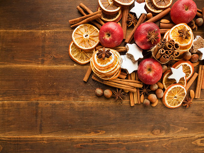 圣诞由坚果水果和香料组图片