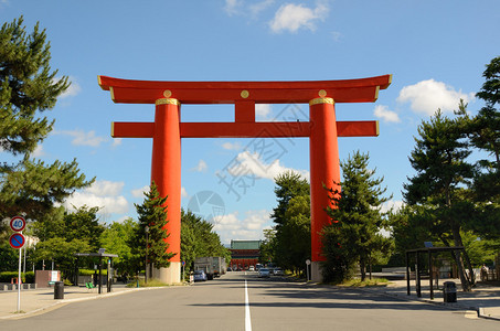 日本京都神宫的大门背景图片